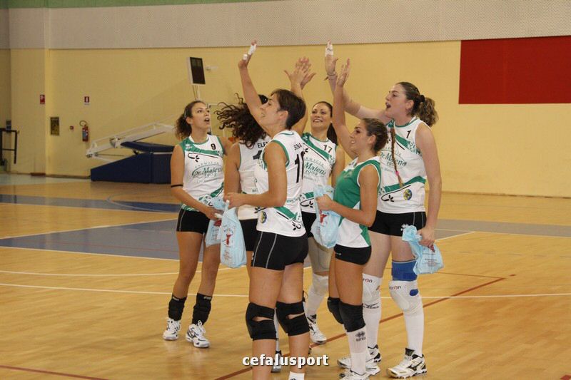 111030 volley 057_tn.jpg